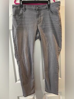 Old Navy Woman’s Super Skinny Jeans Size 16